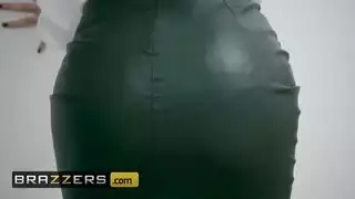 فضيحة معلمة محجبة مع طالب في المدرسة