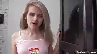 شقراء نحيفة تُمارس عليها الجنس بقوة في بورنو شغف جامح