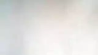 لسان بهلواني يوسع فرج مراهقة بينما تركب زبراً