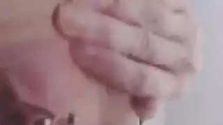 ‏فتيات سيئات التحول ثنائيات الجنس: مقص وألعاب جنسية