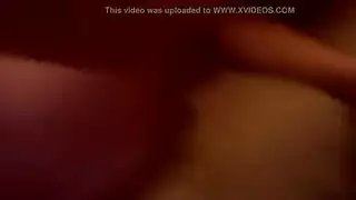 فتاة شقراء تقوم بمشهد قذف صريح لتجربة الأداء