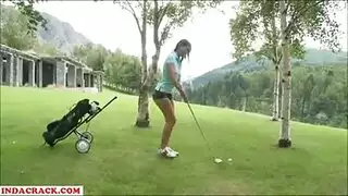 عاهرة غشاشة تُملأ بينما صديقها غائب