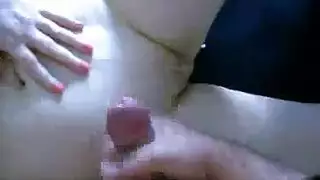 ثنائي مع رفيق السكن: جلسة جنس ماكرة أثناء عمل الوالدين