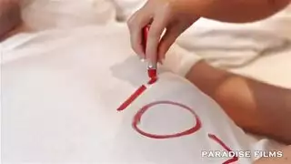 عاهرة تفاجئ قريبها النائم بحلق عميق وتنكح