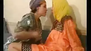 بنات يستمنوا حتي يخرجوا شهوتهم