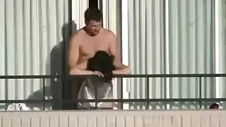 سكس صباحي تحت الشباك